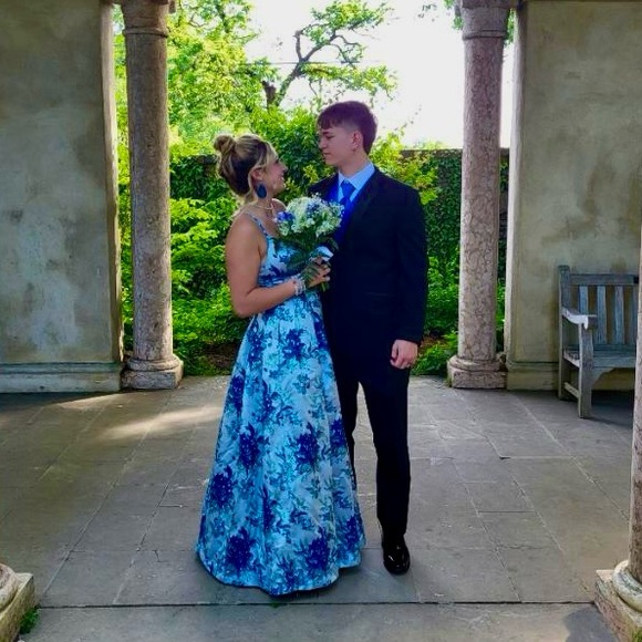 PROM DRESS FOR SALE!! - Picture 3 of 5